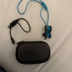 Bose Soundsport In-Ear Headphones with Portable Charging Case